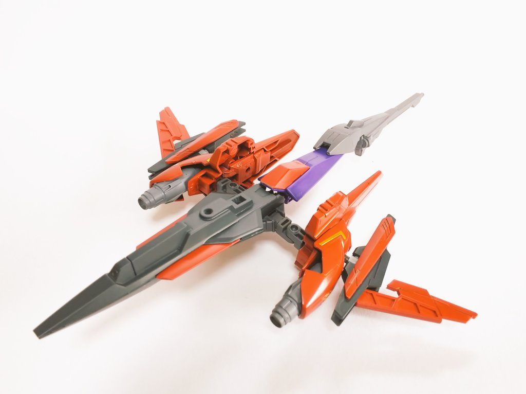 本体からシールドブースター×2とバックパック、バスターライフルを合わせると支援メカ「ブレイクブースター」に