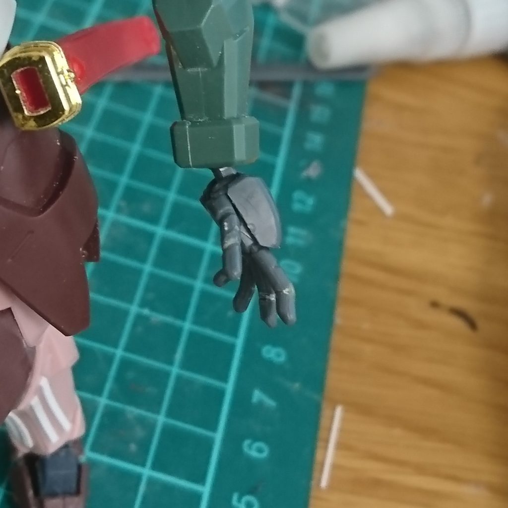 ▲地味にこだわったポイント。
指の形を原作に寄せています。