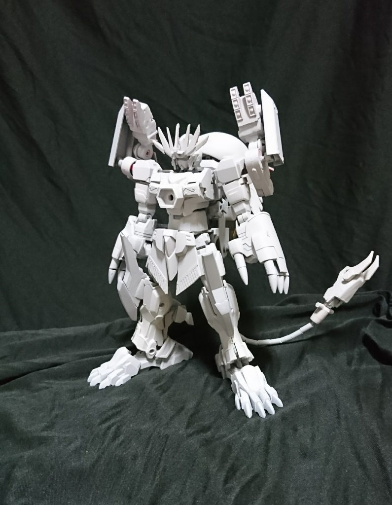 2回目のサフ、この辺で尻尾つけたり配色考えたりしてました
オリジナルだと配色がなかなか決まらないですね