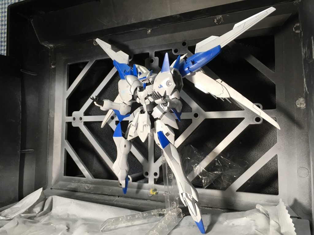 白：缶シルバー → 缶ホワイト → ムーンストーンパール。
青：缶シルバー → アイスコバルトブルー → ムーンストーンパール。
グレー：ニュートラルグレー +　ブラック。

トップコート前だとパールのため艶が消えてます。