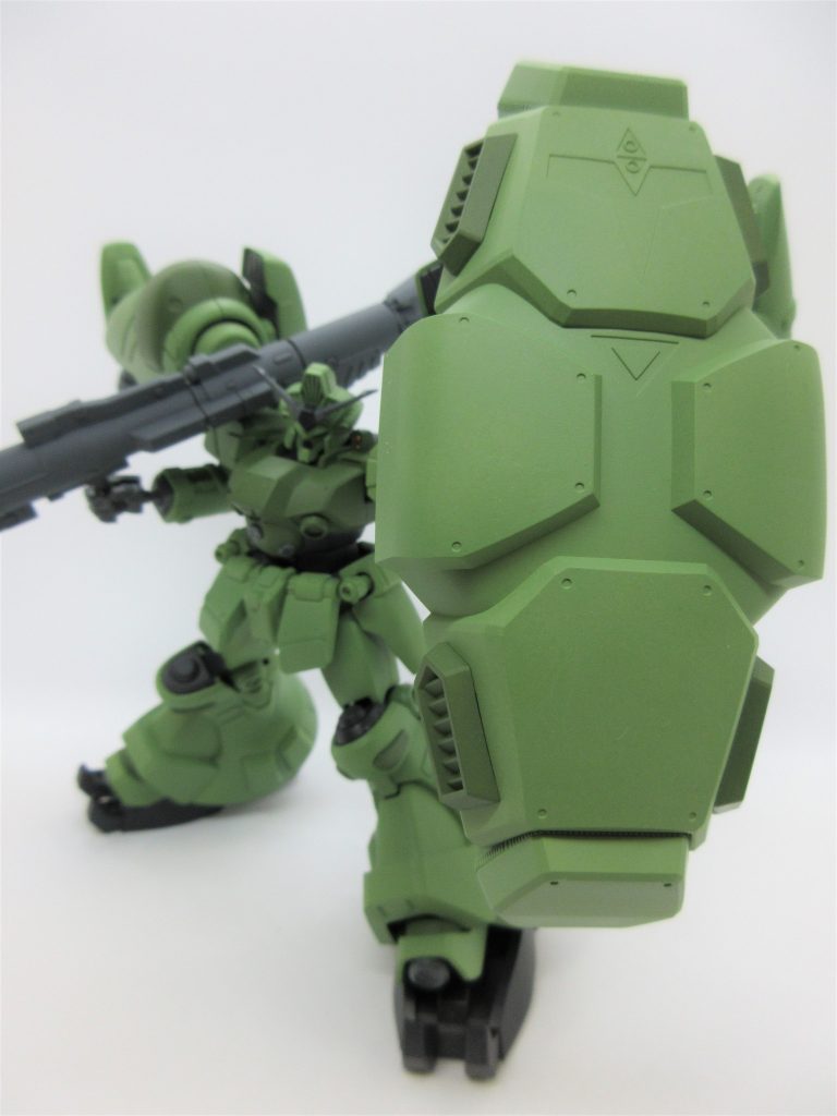 シールド。
こんなにでかいですが、楽々と保持!
関節優秀(*´ω`*)