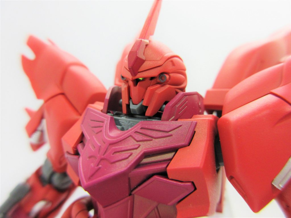 モノアイ部分を削り、ここにもVCドームを付けました。
…下から光をめちゃくちゃ当ててないとわかりません(;´∀`)