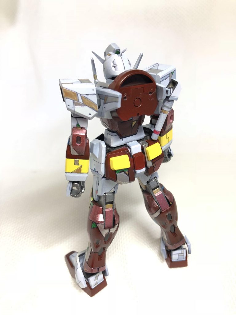 素体［O］GUNDAM　イノベイドと人間との新たなる革新を象徴する機体として origin（起源）。
［O］GUNDAM　と名付けられた。 ‎00 QAN［T］とは兄弟機のようなものという設定。