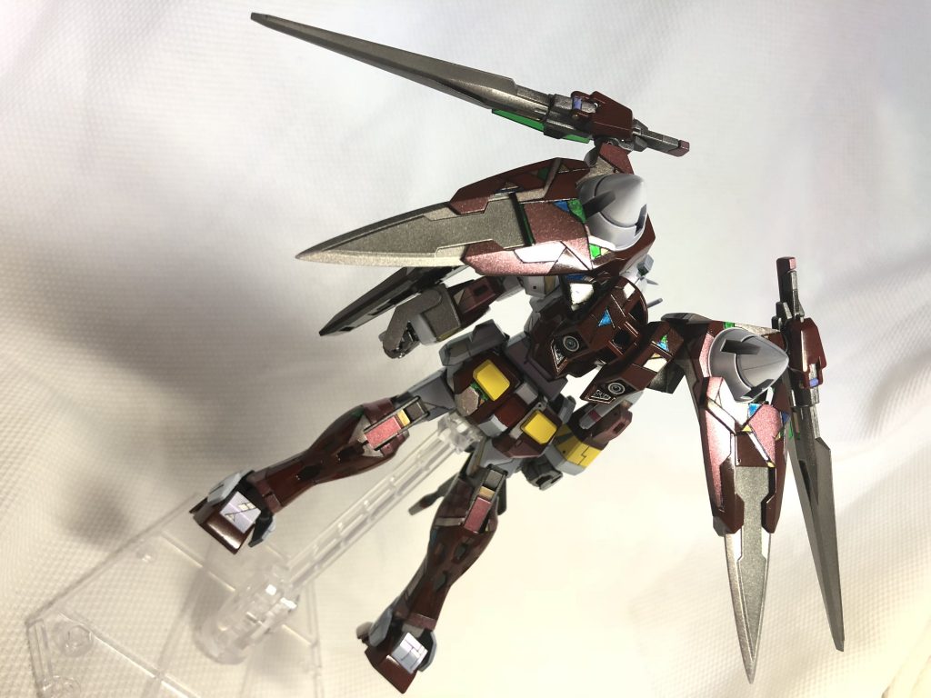 カラーリングはリボーンズガンダムを踏襲している。もちろんリボンズの注文。装甲内部にGN粒子を高効率で巡回させるような設計になっており、瞬間的にトランザムを発動し解除できる。という設定。