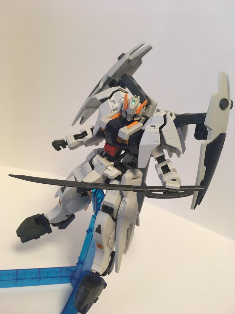 マリク・タウスが使用不可能な状態及び状況の際には，ガンダムのフレームにも使われている，高い硬度を有する金属で作られたサーベルで対応する。