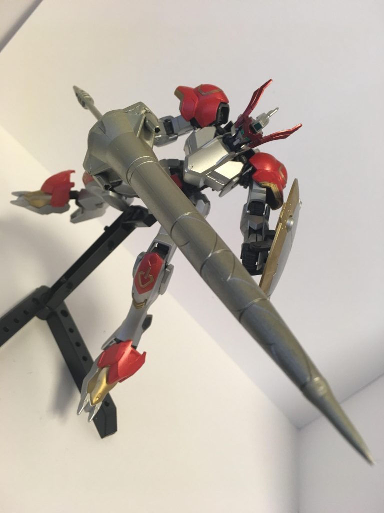 光束刃複合突撃槍　ロンゴミニアド・グラース
　ビーム刃を発生させることで，敵装甲やナノラミネートアーマーを融解しつつ突き貫くことができるＭＳ用突撃槍。