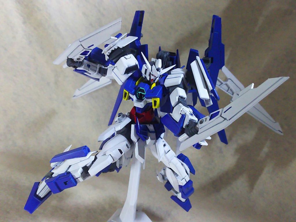 *ドラゴンスケイル*
ウイング部に携行している短い剣。
メイン武器を失わない限りはまず手に取らない予備の武器程度の存在。
聖獣形態では飛行の勢いで叩きつけることもできるが、その前にクローで攻撃できるのでやっぱりあまり使われない。