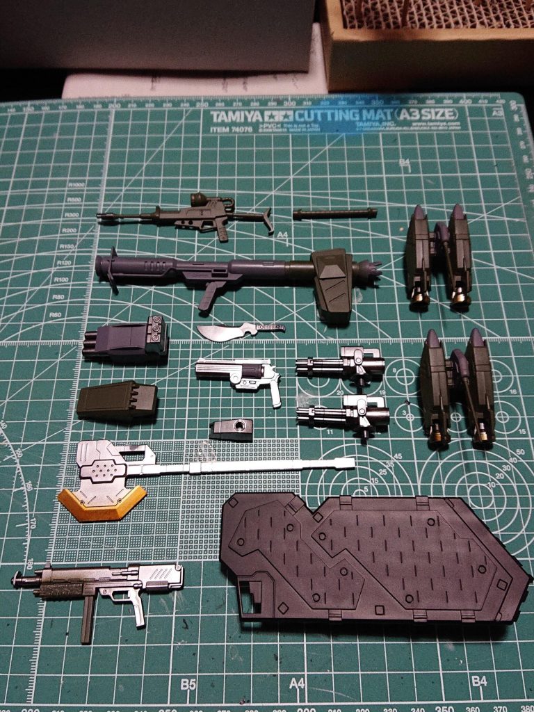 装備は換装式で、様々な作戦に対応して武装を変えるという設定です。