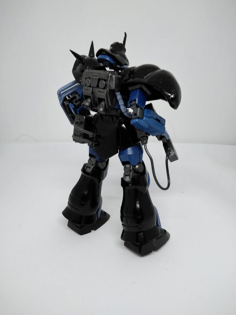 バックパックは陸戦型ジムのもので、両肩はパテとマラサイのスパイクを使用しました。