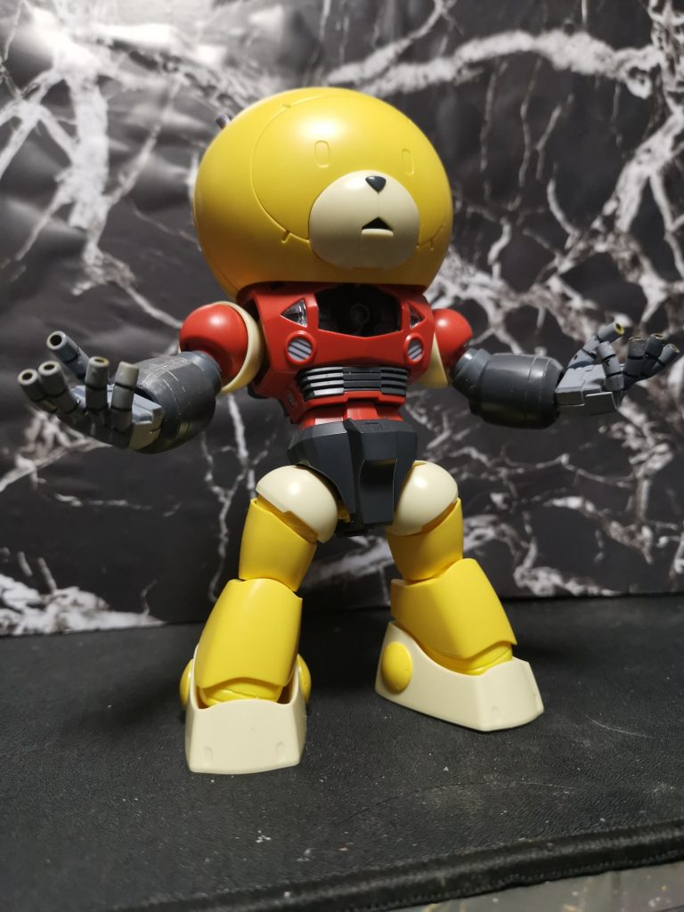 基本的なベースはベアッガイⅢとゾゴック。
ハンドパーツはジオングのものを使用しています。