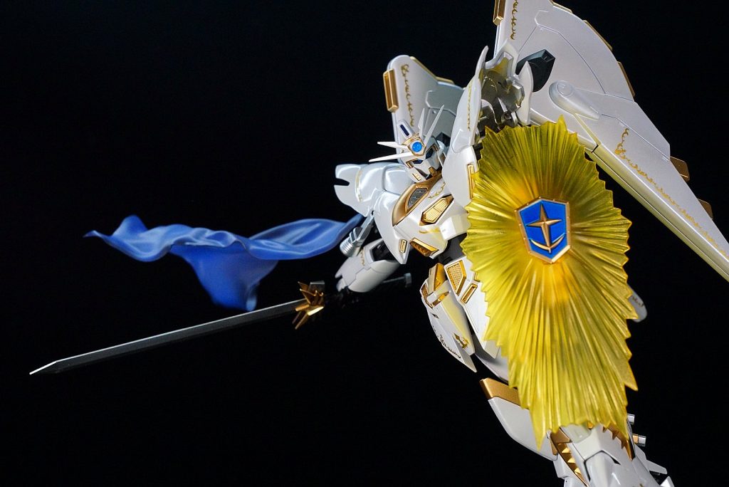 剣はMSGから拝借。マントはプラ板から2パターン自作してます。