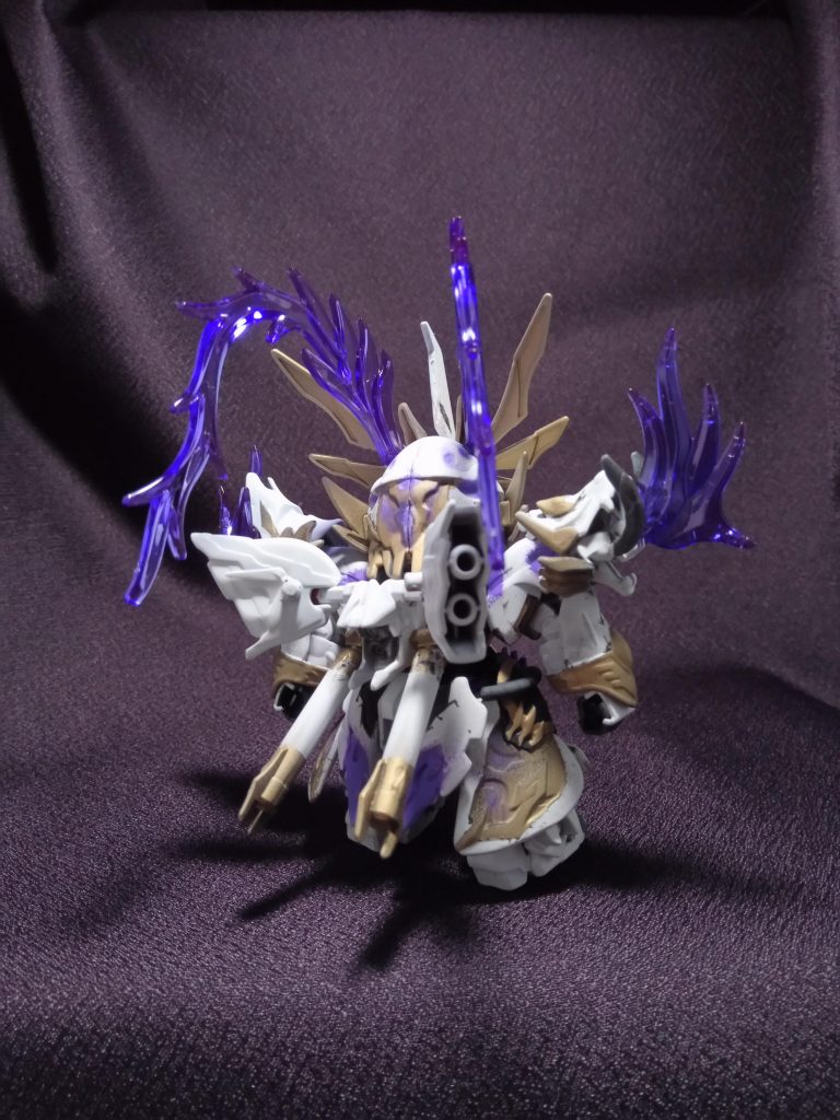 背面。後ろが重くてなかなか立ってくれません…