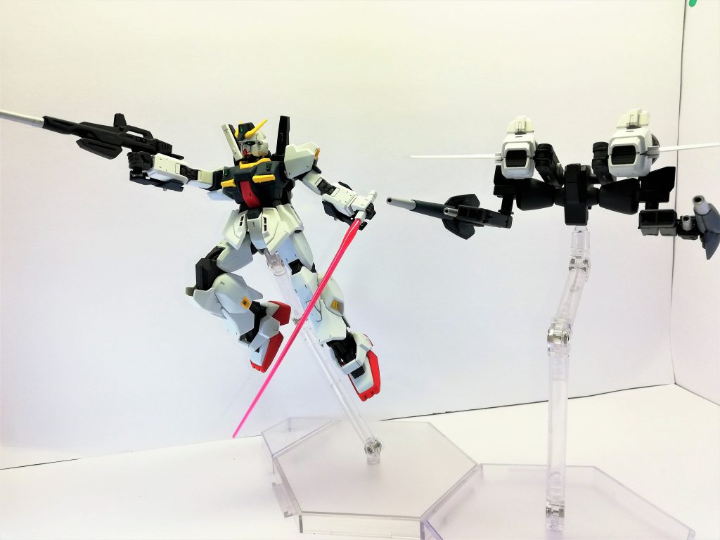 Re:ビルドブースターMk-Ⅱを分離させての連携攻撃も得意。
この状態でも射撃だけではなくビームサーベル発振での斬撃が行える。
本体側の火力は下がるが、数の優位を生かす戦闘が可能。