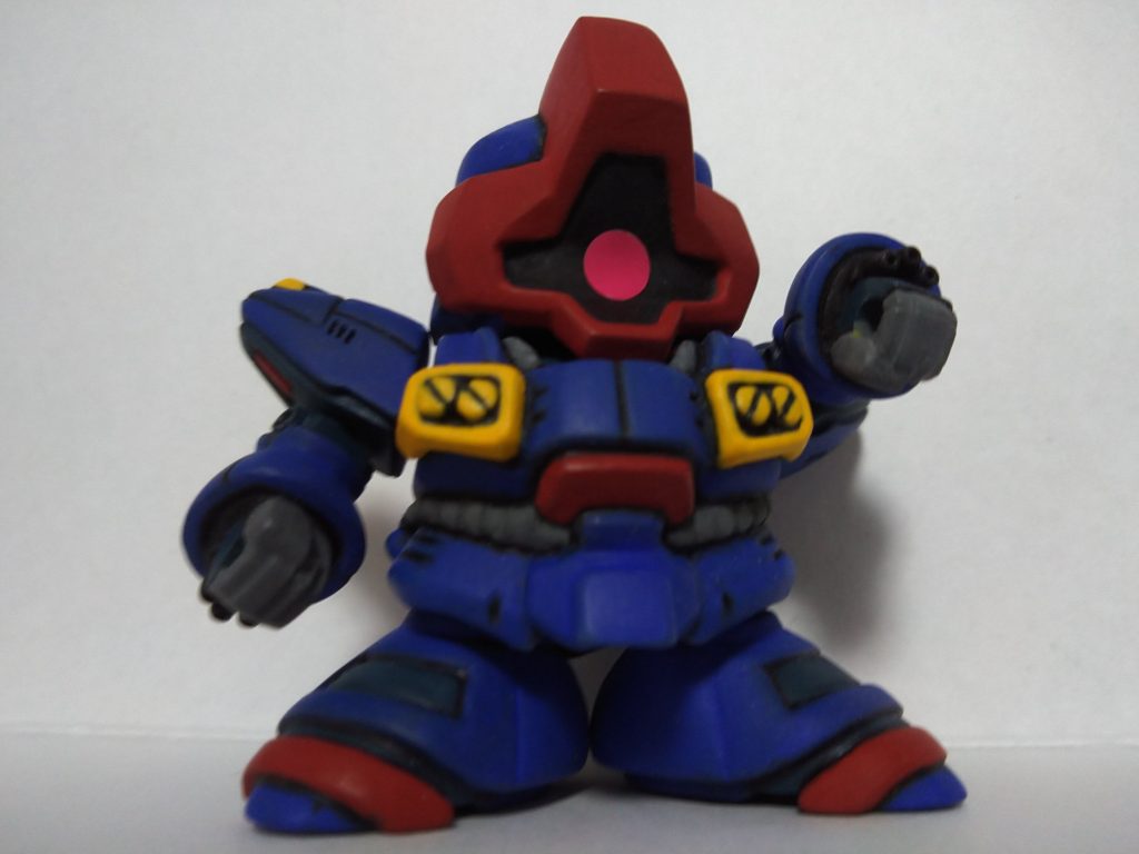 ナギナタ両手持ちやバルカンを構えたポーズができるように腕に可動を追加しました。手首はGジェネジムカスタムの物を使用。バルカンも市販パーツをつけ直しています。