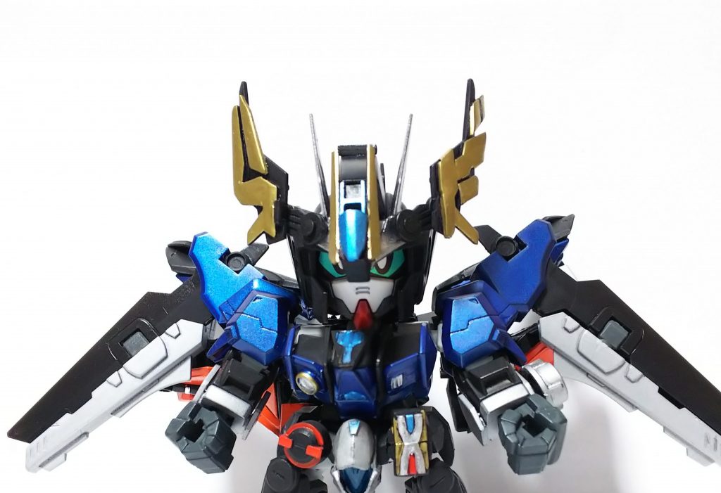 胸部と肩アーマーが背中にし、
頭部のパーツは差し替え、脚のアーマーを外し疾風モードに