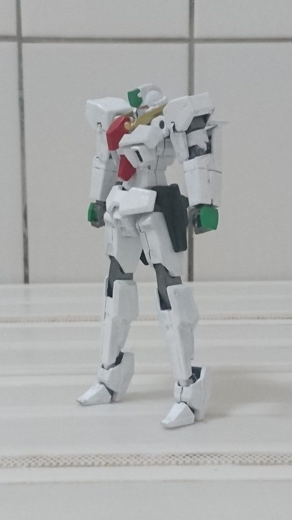 まず機体の中核を担う機体ガンガーです。セラフィムガンダムをベースに作成しました。