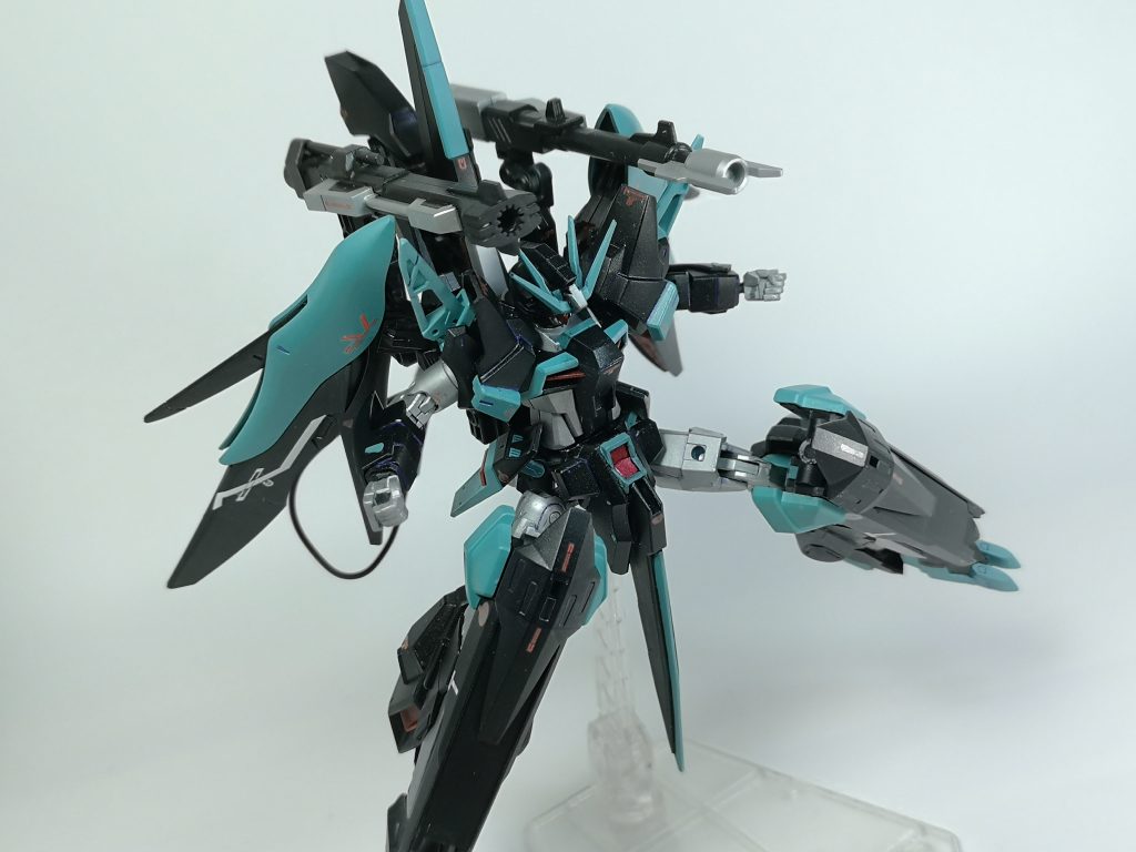 射撃はヴェルデバスターから移植した背部の350mmガンランチャーと94mm高エネルギー収束火線ライフル
近接しながらでも咄嗟に使えるよう、手持ちではないため精度は下がりますが使いやすさを優先したイメージですね