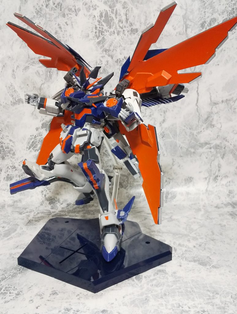 ウィングバインダーオープン、胸部の竜顎からは炎が出ます(多分)