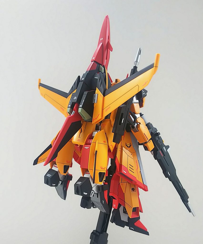 正面がスマートに見えるのですが背面はまんまムラサメ一機分のボリュームがあるのでなかなかゴツいです!が、かなり機動力がありそうな仕上がりになってます!