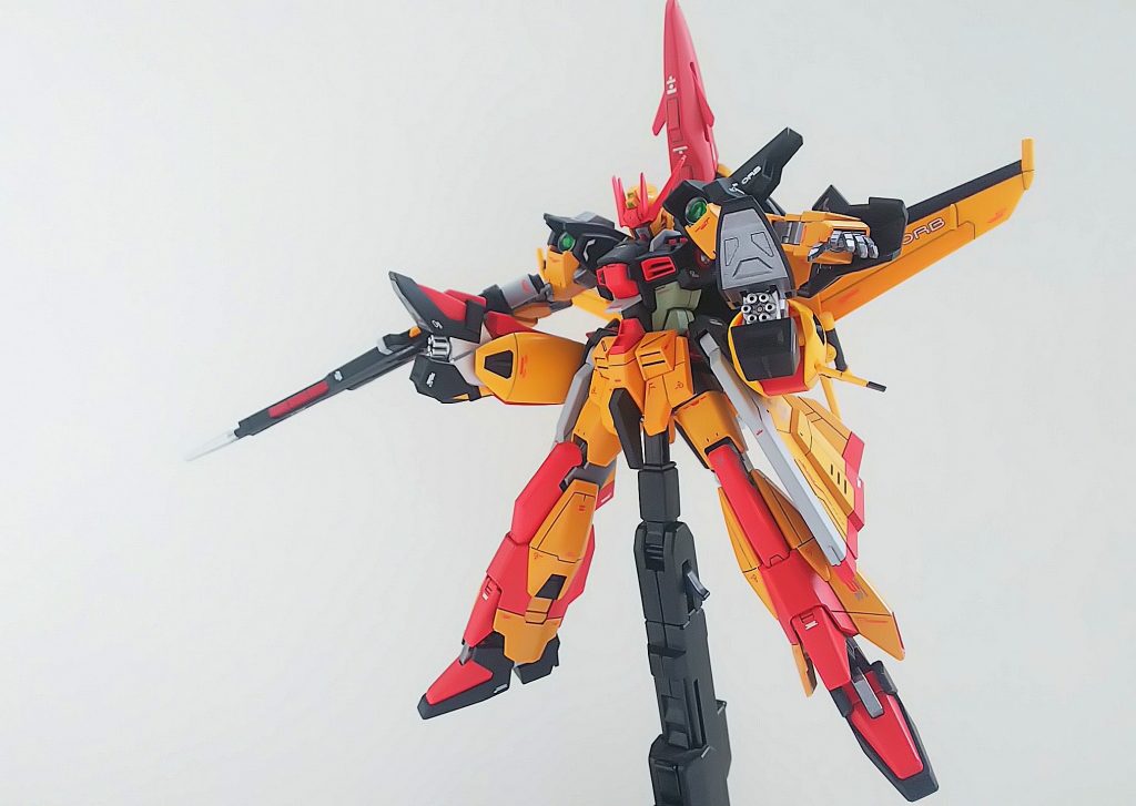 目玉機能の1つ、ムラサメの足をヴェスパーのように前に展開しビームガトリング発射形態をとれます!
バルトフェルド「すまんねー!足癖が悪くてっ!」とか言いそう(笑)