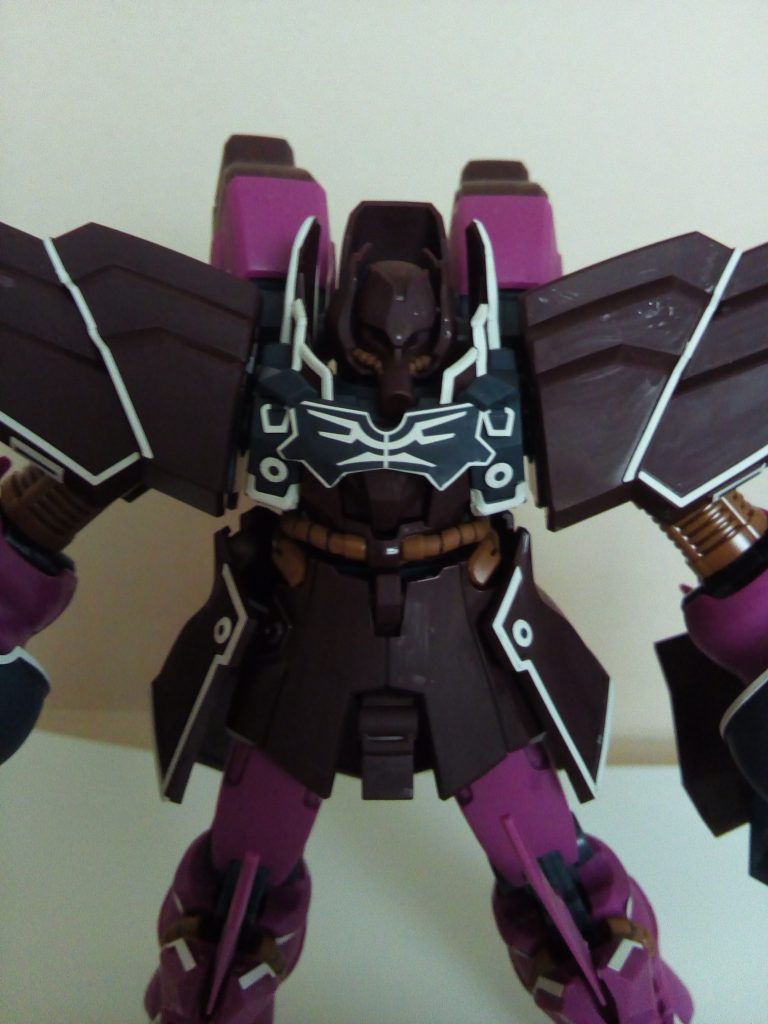 episode7バージョンでは無いのでカラーが紫色ではなく茶色に近い成型色ですね。