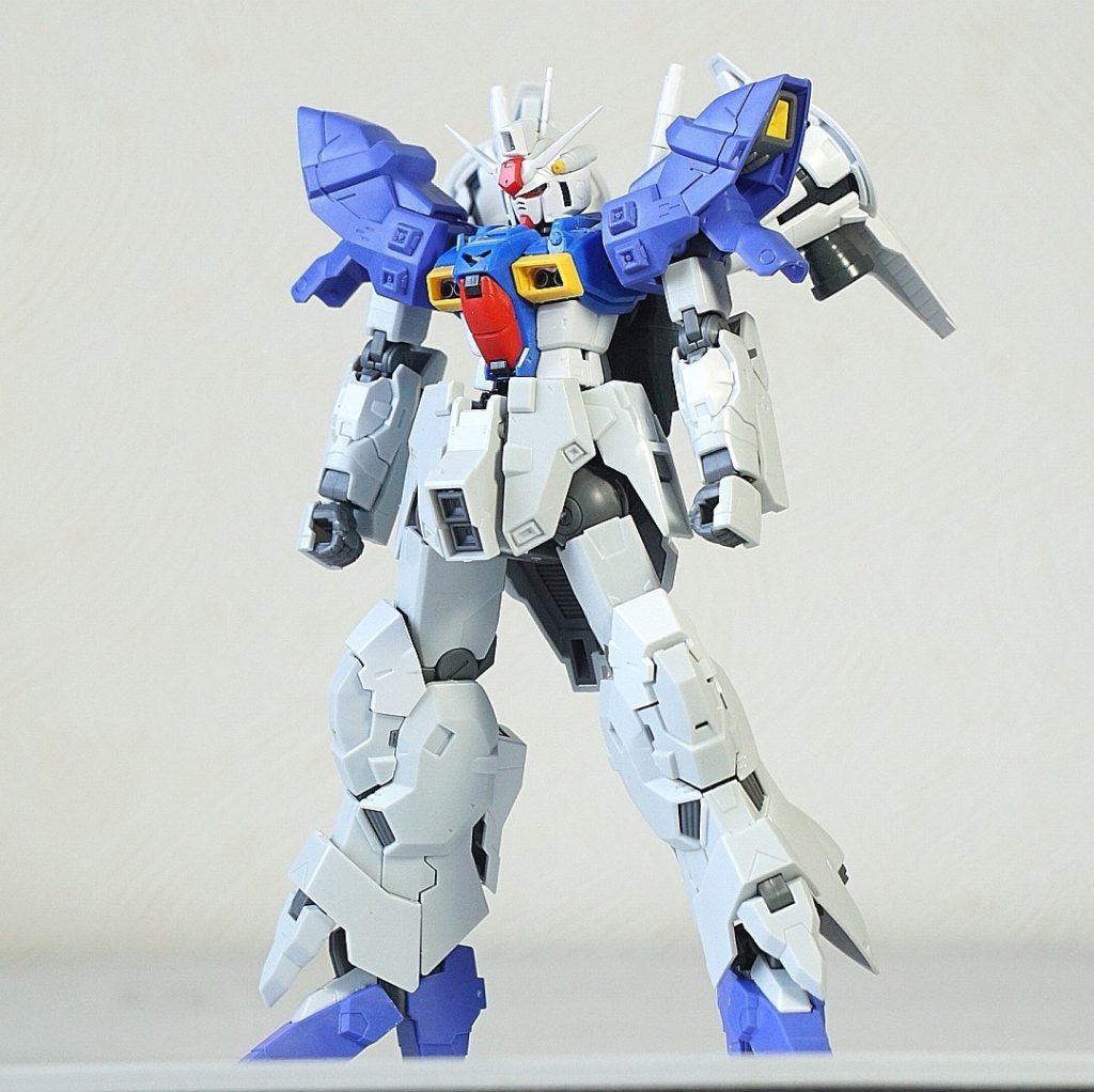 改造箇所は、肩の接続位置の変更。胴体の延長。腰アーマーの接続位置の変更。
こんな所です。