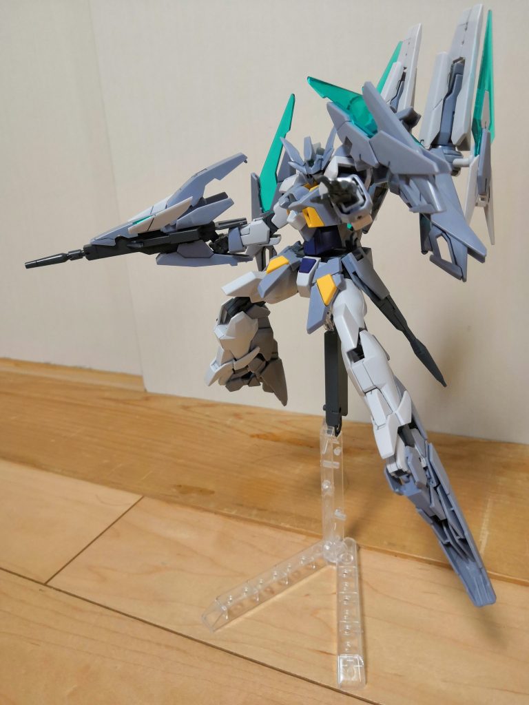 ノーマルとカラーの違いだけでなく脚のパーツが特徴的で
バックパックと併せてかなりボリュームが出てます。