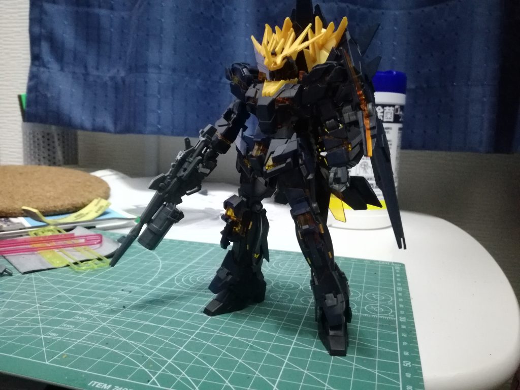 アームドアーマーDEを背中に付け余ったシールドを左腕に着けました