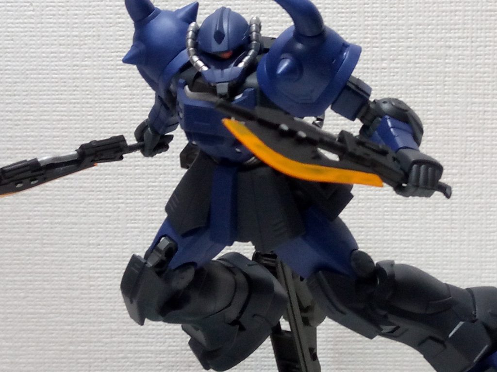 本当は普通のアクト・ザク使用したかったのですがプレ版で持ってなくこれにしました。w
頭部のカメラはジャンクのクリアパーツを使用しています。塗装はエアブラシを行っております。