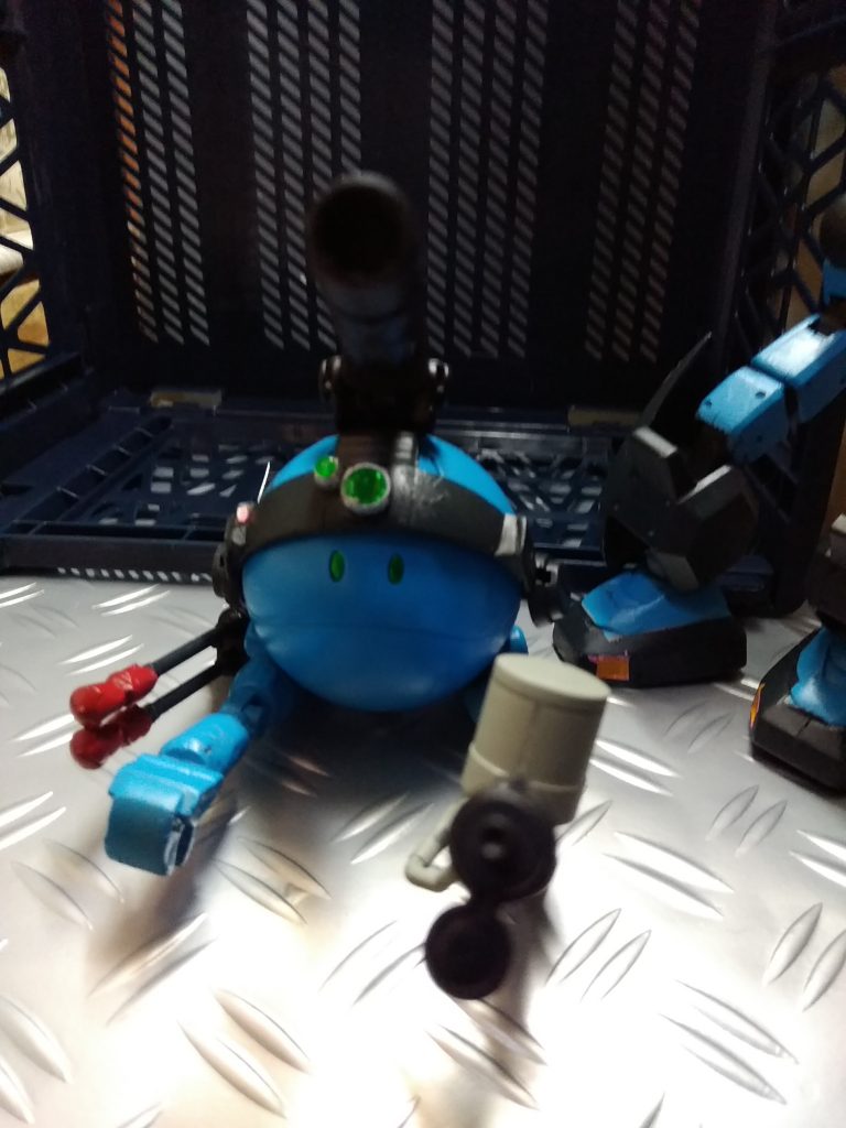 ネオジム磁石にて分離可能
ゴーグルも可動式
砲身もジャンクパーツにて延長