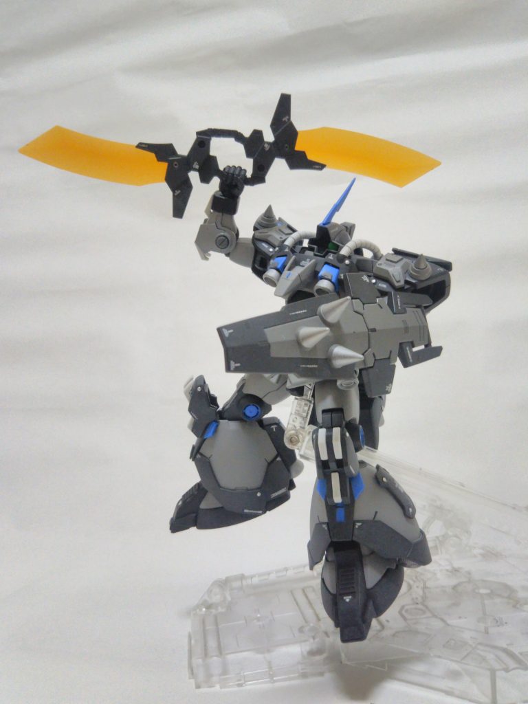 シールド併用で攻守に優れた接近戦を可能に