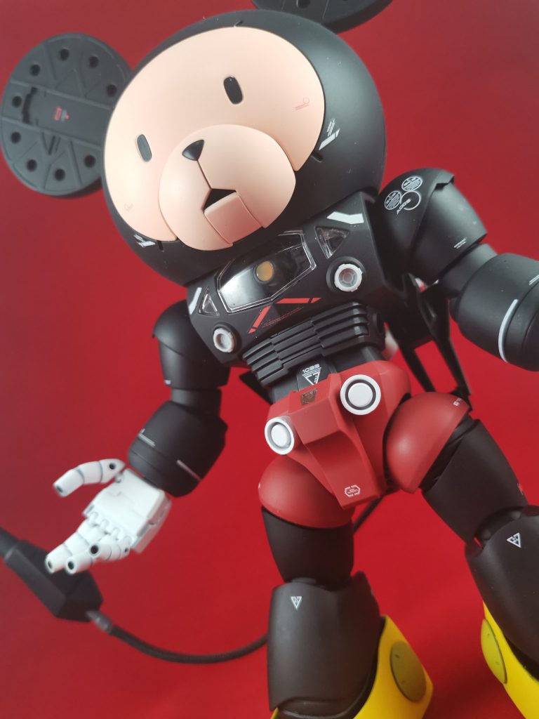 やや見上げアングル。
仮に頭部を破壊されたとしても本体は下の人なので戦闘継続は可能。