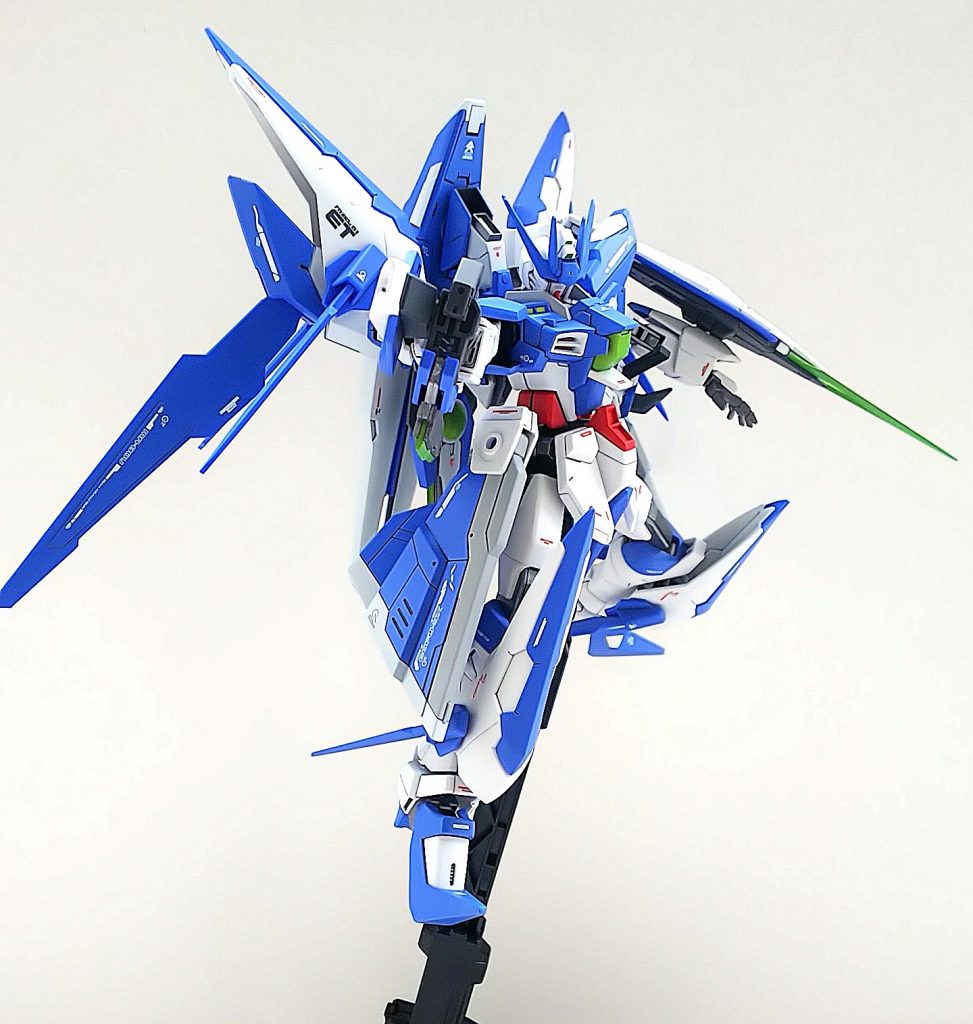 ビームライフル!
このポーズは全機体でやってる気がする、、、