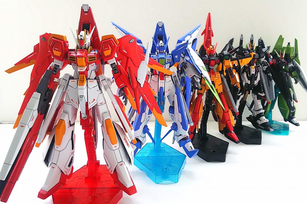 5機揃ったら必ずやりたかった横並びです★Gガンダムの初期オープニングの顔ならびとかやってみかったのですが、バックパックが大型の機体達では無理でした(笑)