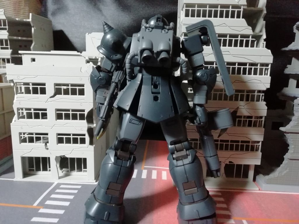 アクト・ザク　キシリア隊専用機–2枚目/制作者：新人メカニック