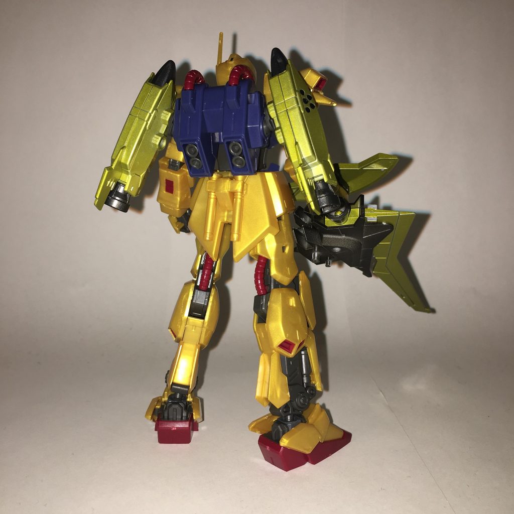 アクアジェットを装着した形態、背面。飛行能力を持たないため、重力圏での機動性に関しては標準的な性能となっている。