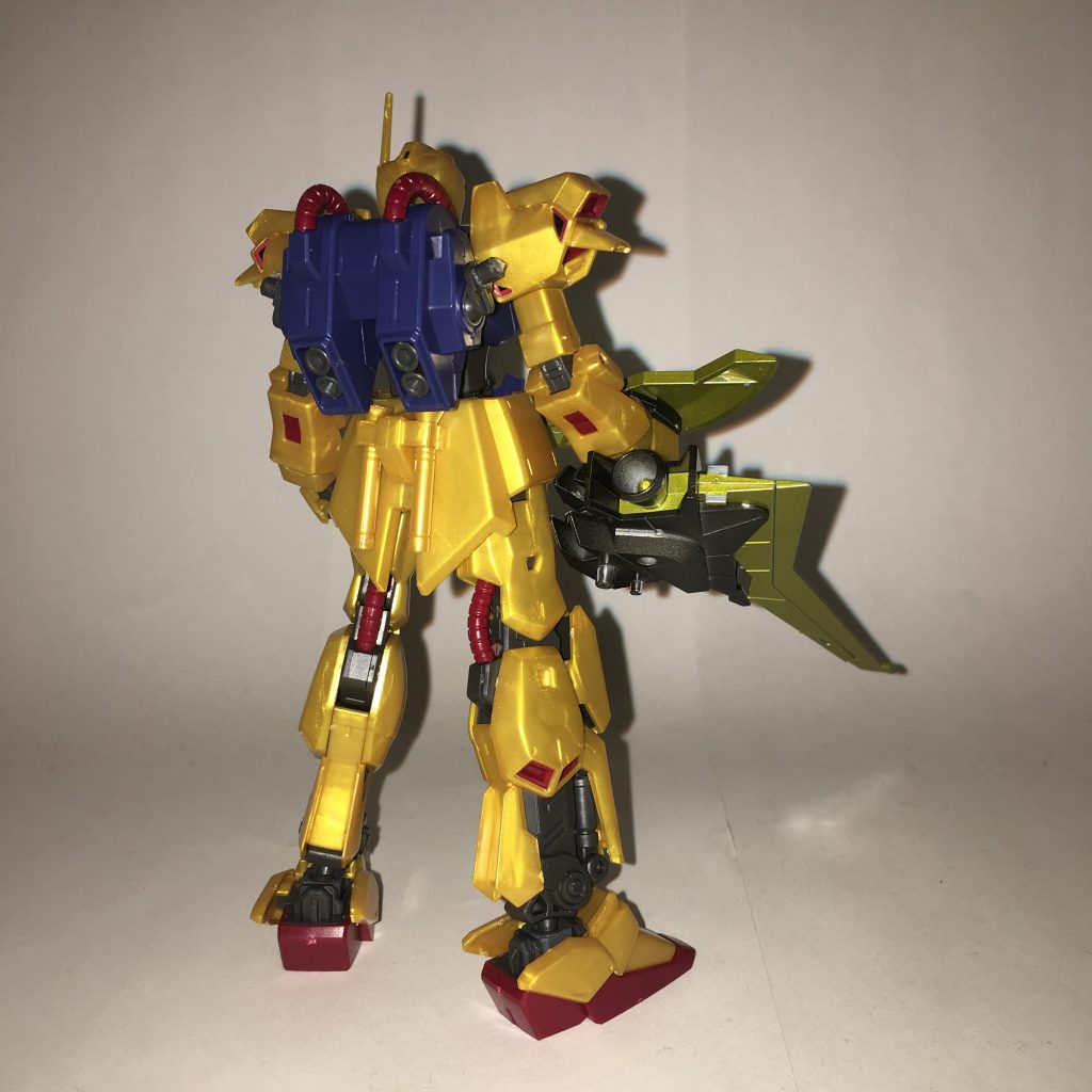 素体、背面。背部にハードポイントが存在し、様々な戦況に対応できる。