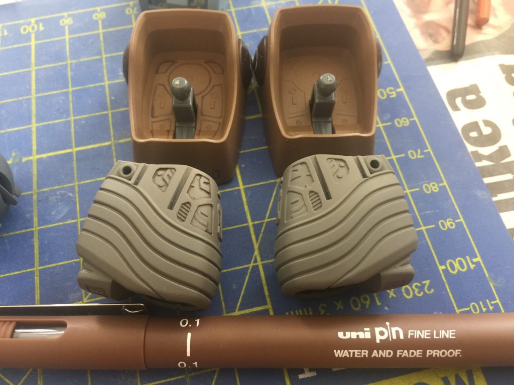 スミ入れは手を抜いてペンで。でもサクサク進むので、私にはこれで充分な気がします。