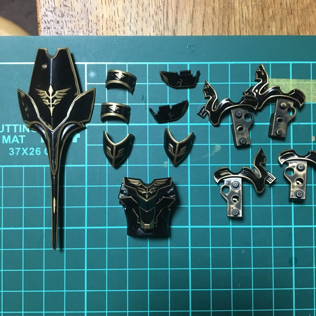 エングレービング塗装のゴールド部分の黒拭き取り