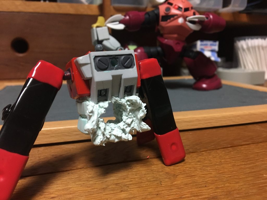 パテで作成中(何回も削ったり、パテ付け足したりしました)