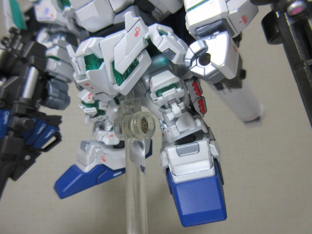 3連装ハンドグレネード・ユニットも塗り分けました。
細かい部分まで丁寧に仕上げたつもりなのでじっくり見ていただきたいです!
…ユニコーンガンダムってどちらかと言えば連邦ですよね!?