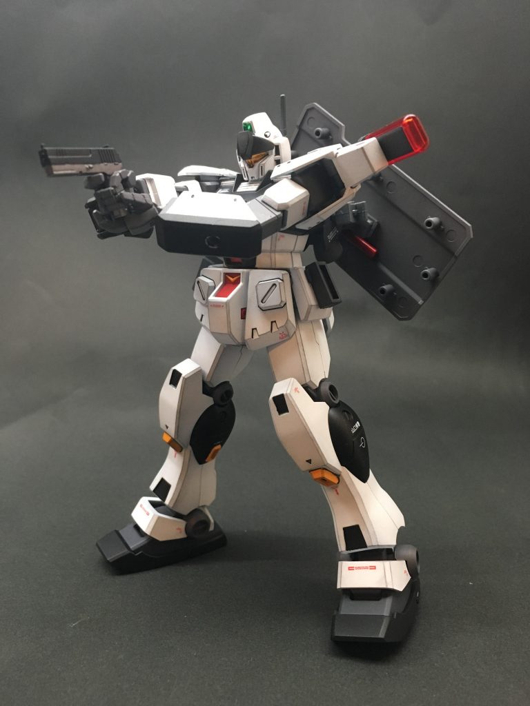 このキット古いのに両手でポージング可能。いいキットだ。