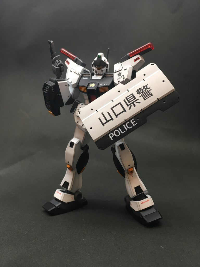 ジャッジメント!ジム・デカスタムはせかいへいわのためにつくられたせいぎのヒーローロボだ!きょうもわるいやつらのロボットをたおすぞ!