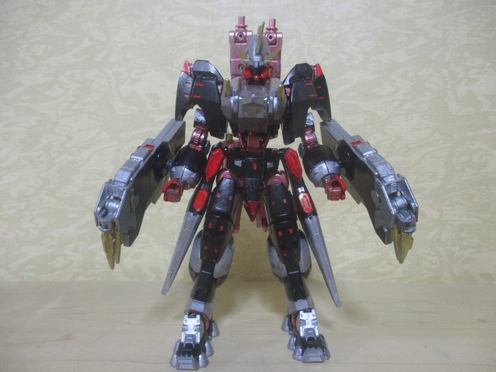 正面。
基本、アスタロト×2、オリジン、バルバトス第6形態を組み合わせて作っています。