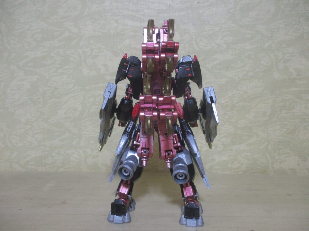 背面。
「アスタロト・グールエッジ」との大きな違いが、このバックパックになります。