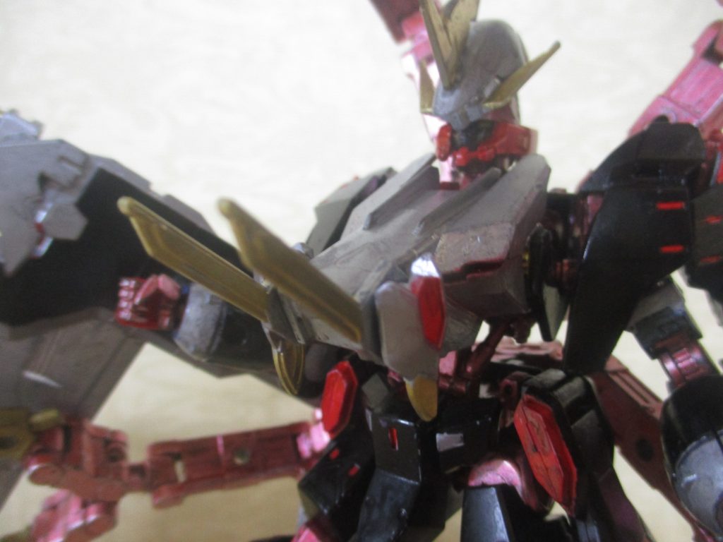 武装1:ボアホーン。突撃剣が展開した姿が「猪」に似ていたことから命名w