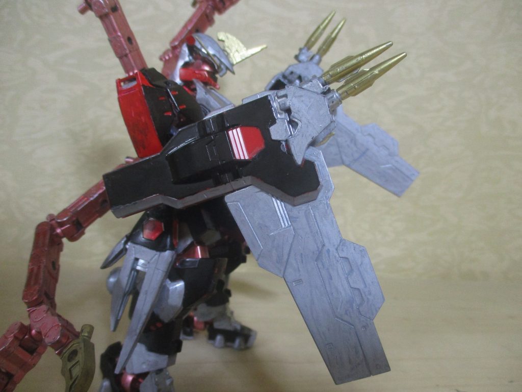 武装2:ディフェンスツインニードル×2。希少金属(脳内設定)のニードルとカッターにもなるウィングを展開。