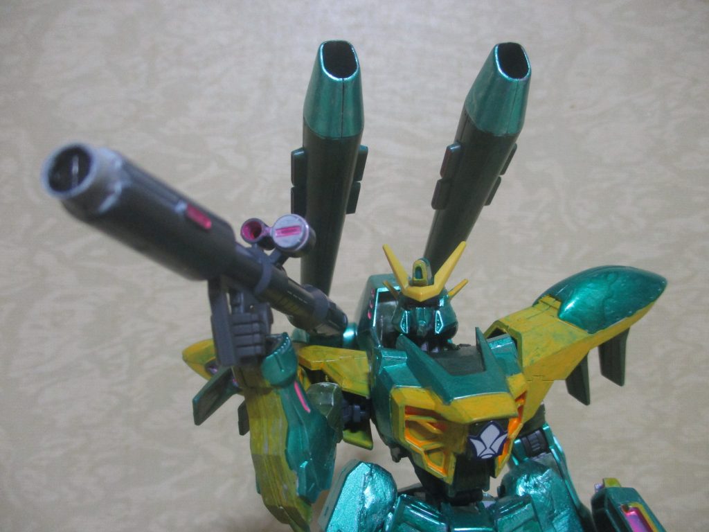 元の武器の「シュラーク」（ビーム砲）と「トーテスブロック」（バズーカ砲）は、そのまま（「鉄血」世界に合わせて実弾が発射される設定ｗ）。