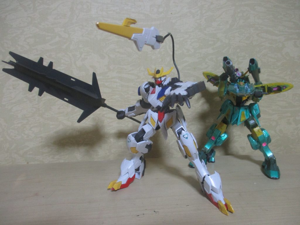 オルガ：「ミカッ、後ろは俺に任せて、お前はこのまま突き進め！！」
三日月：「あぁ、オルガになら、安心して後ろは任せられる！！」