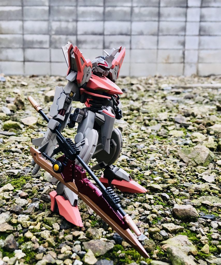 MGBの使用を前提とした機体であり、高高度からの重力弾頭攻撃をする事だけに特化されて開発された。高高度で発生する重力断層を超えて成層圏へ到達する為のアルテミス・ブースター。そして機体中枢部に搭載された一発のMGB。全ては劣勢に陥った戦況を覆すための一撃必殺級の戦略攻撃を遂行する為に用意された。